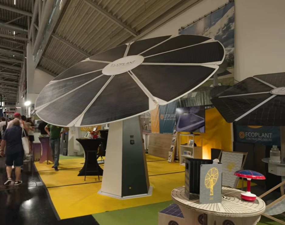 Solar-Nachführsystem in Blütenform auf der Intersolar Europe